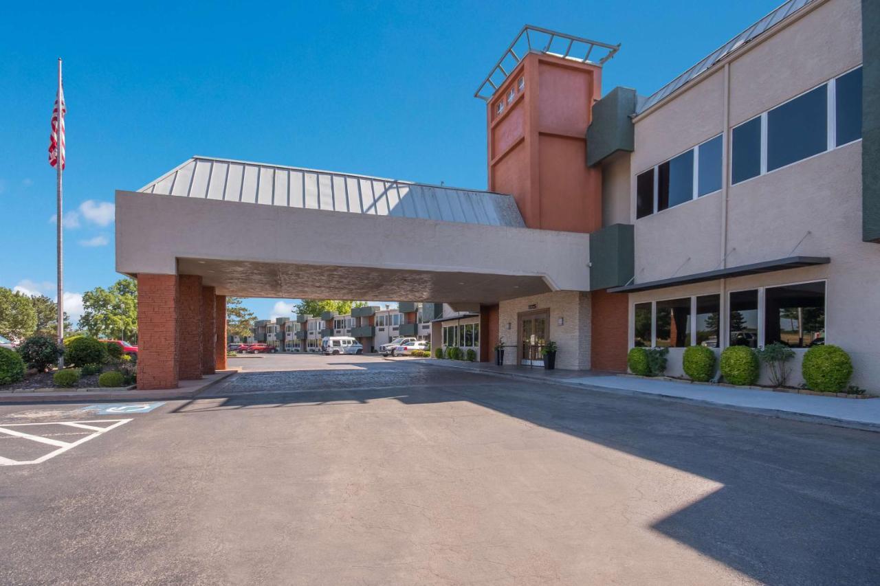 Surestay Plus By Best Western Lawton Bagian luar foto