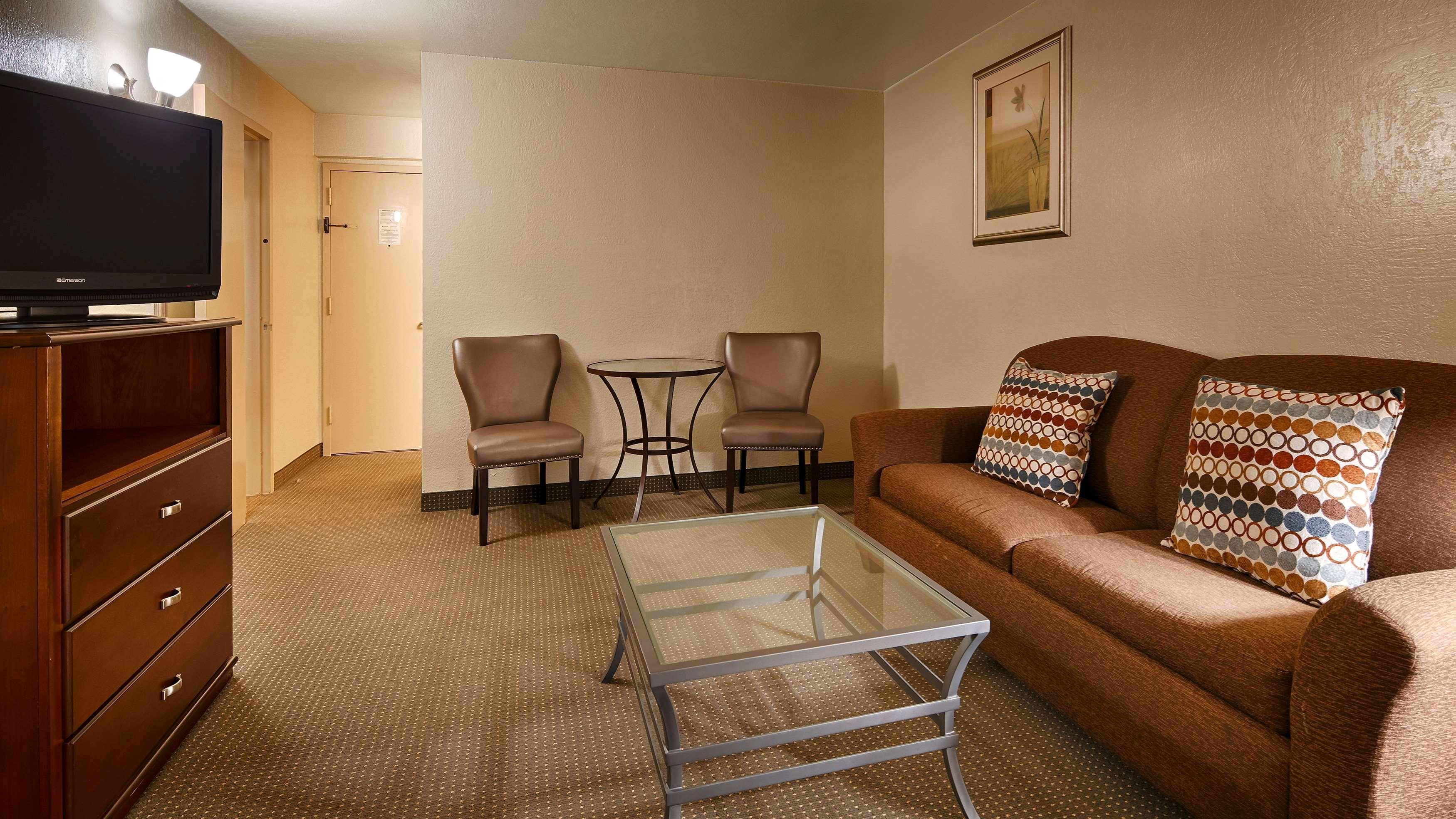 Surestay Plus By Best Western Lawton Bagian luar foto