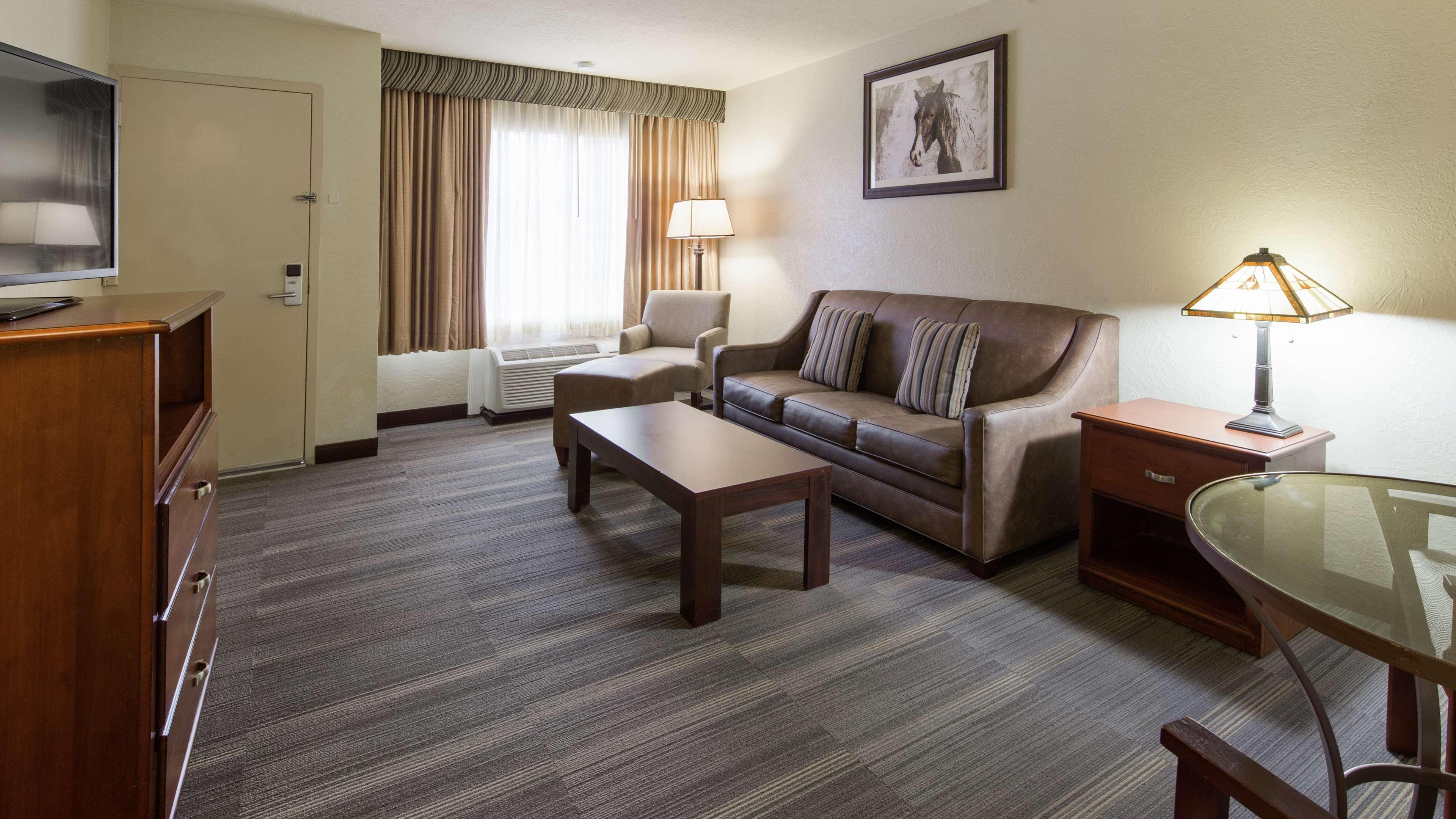 Surestay Plus By Best Western Lawton Bagian luar foto
