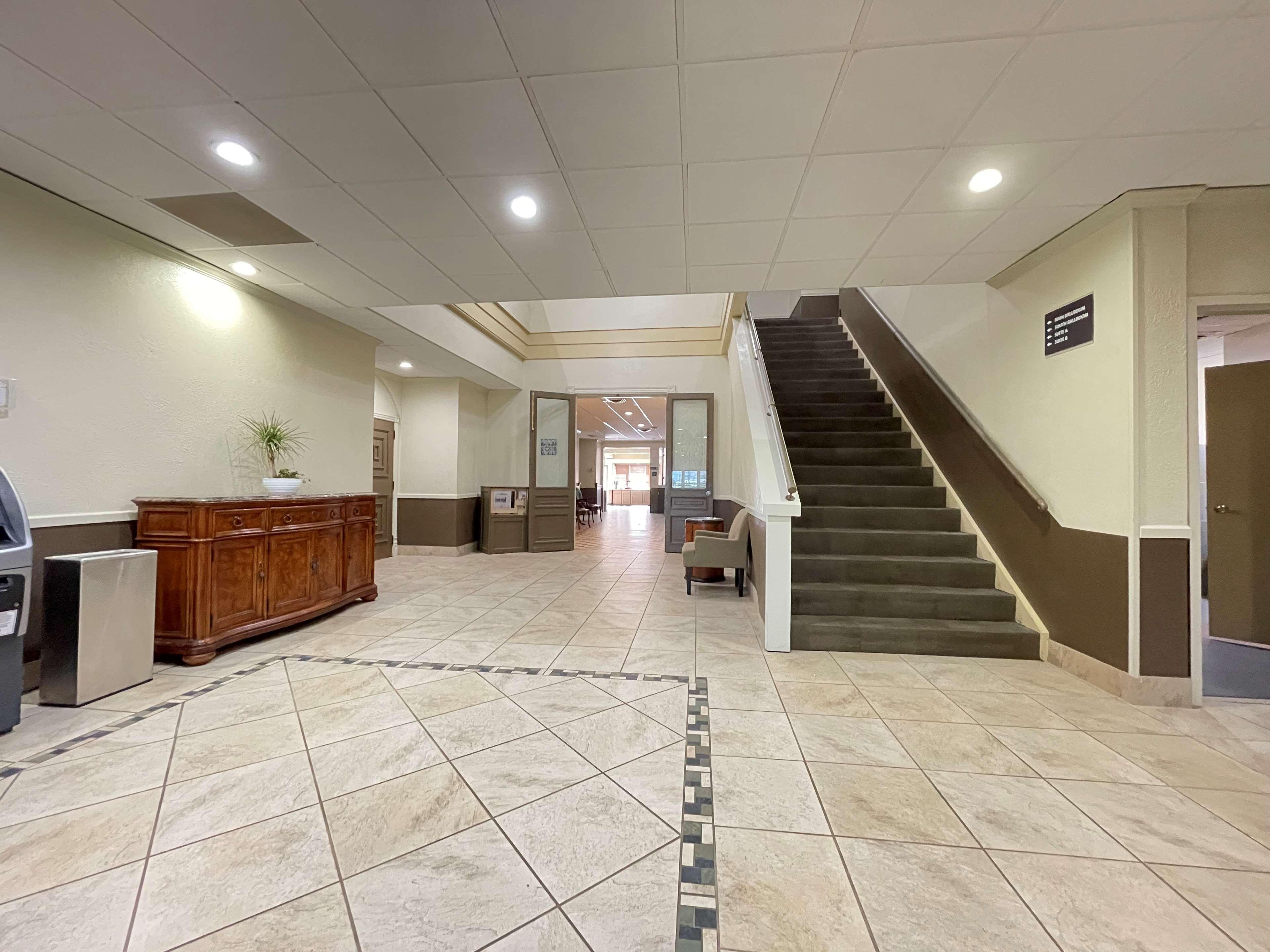 Surestay Plus By Best Western Lawton Bagian luar foto