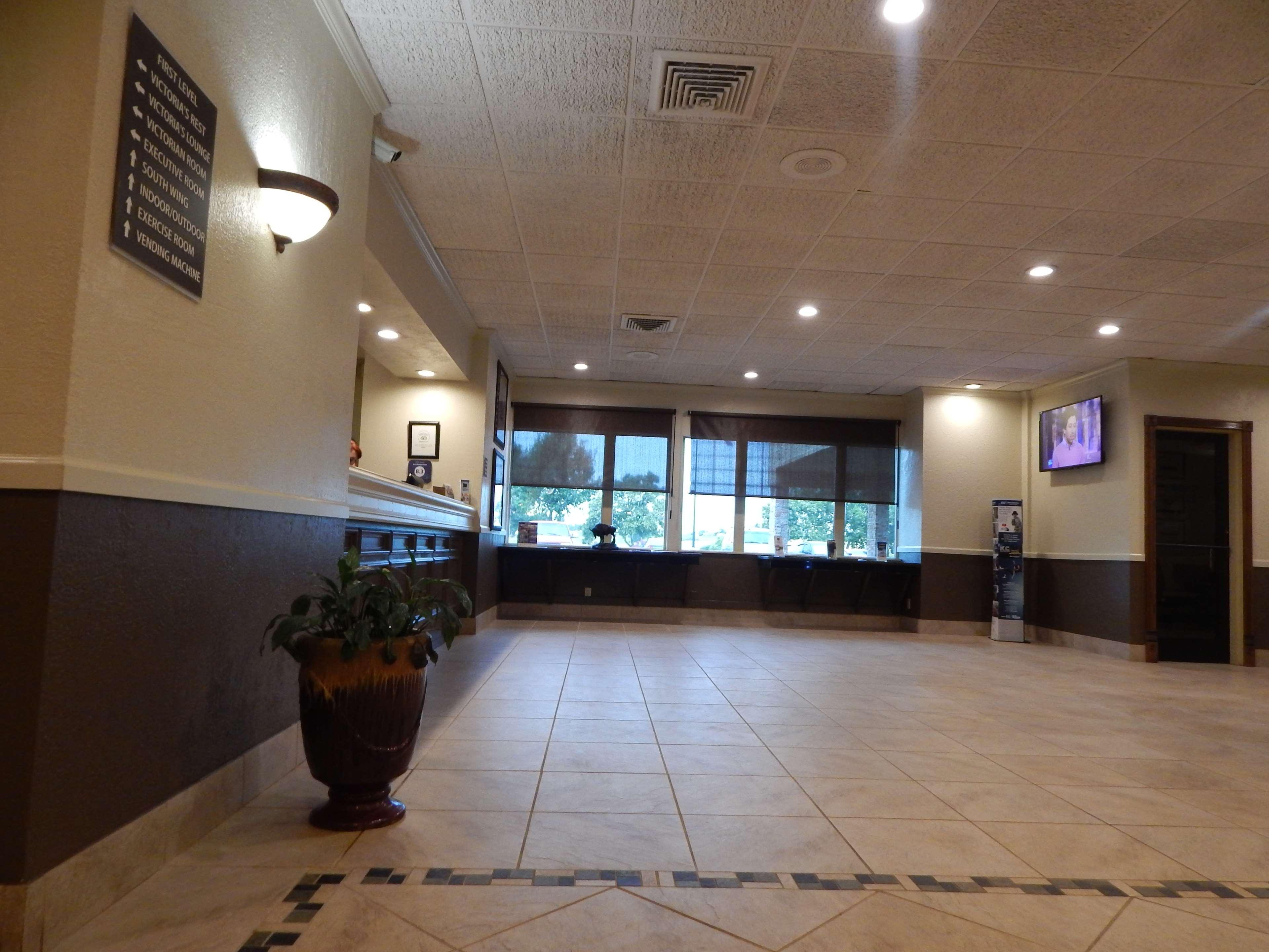 Surestay Plus By Best Western Lawton Bagian luar foto